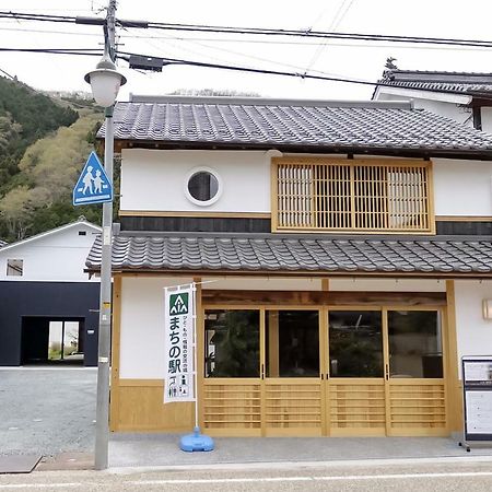 北房まちの駅 ゲストハウス Maniwa Bagian luar foto